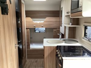 2018 Swift Escape 695 Champagne — photo 10 of 30