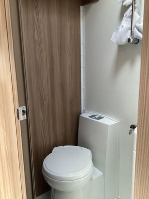 2018 Swift Escape 695 Champagne — photo 24 of 30