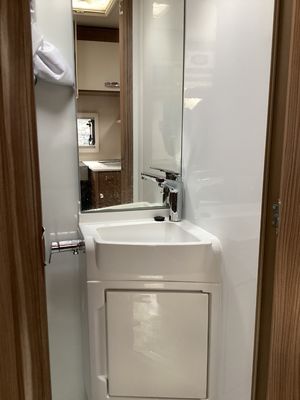 2018 Swift Escape 695 Champagne — photo 25 of 30