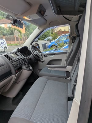 2013 Volkswagen Transporter — photo 6 of 22