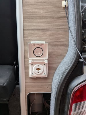 2013 Volkswagen Transporter — photo 9 of 22