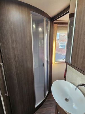2015 Burstner Grand Panorama i920 — photo 16 of 24