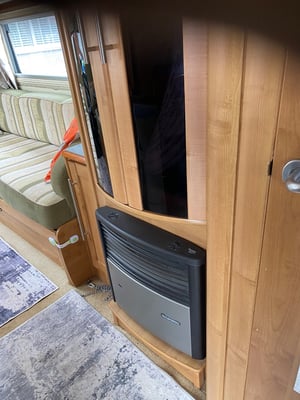 2009 Auto-Trail Cheyenne 630 — photo 4 of 16