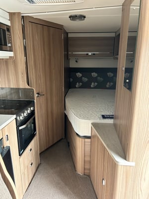 2016 Swift Escape 664 — photo 9 of 13