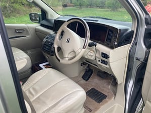 2017 Nissan Elgrand — photo 2 of 8