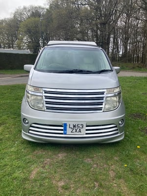 2017 Nissan Elgrand — photo 1 of 8