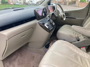 2017 Nissan Elgrand — photo 7 of 8