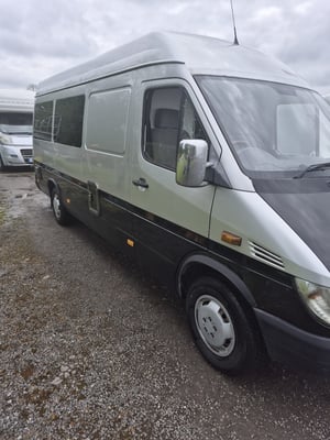 2002 Mercedes-Benz Sprinter — photo 1 of 46