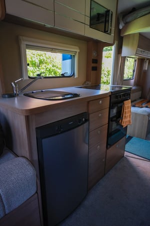 2019 Elddis Compass Avantgarde 196 — 6 Berth, 6 Belts, 16,500 Miles — photo 14 of 16