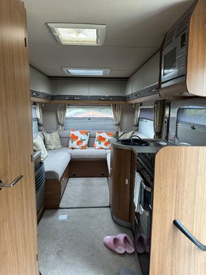 2017 Auto-Trail Apache 634 — photo 9 of 44