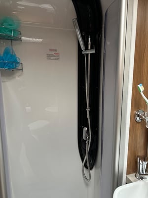 2017 Auto-Trail Apache 634 — photo 28 of 44