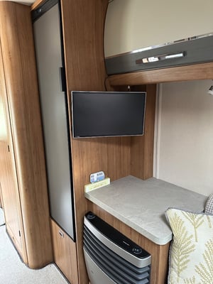 2017 Auto-Trail Apache 634 — photo 33 of 44