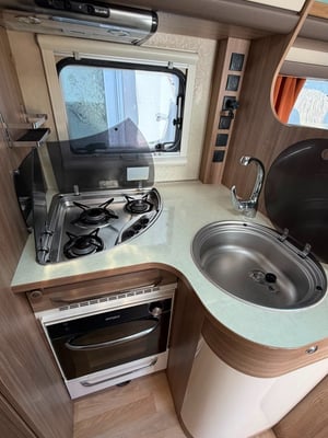 2014 Rapido 866F — photo 6 of 20