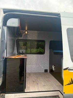 2020 Mercedes-Benz Sprinter — photo 2 of 10