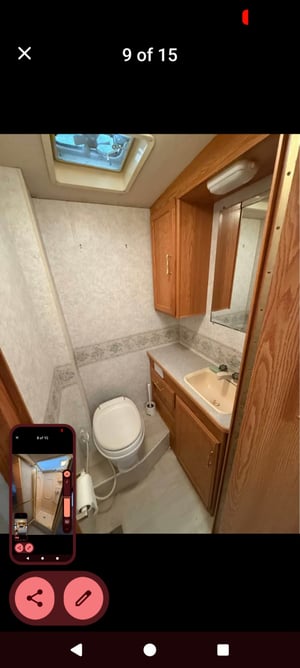 2005 Winnebago Sightseer — photo 10 of 13