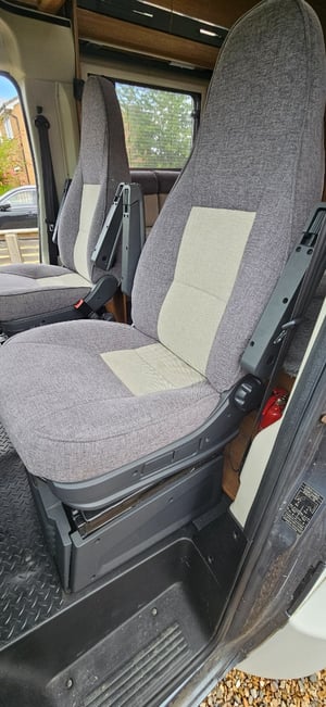 2012 Auto-Trail Mohawk — photo 15 of 26