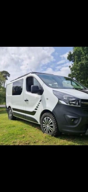 2015 Vauxhall Vivaro — photo 1 of 2