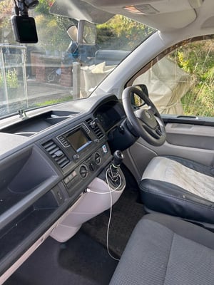 2016 Volkswagen Transporter T6 — photo 17 of 43