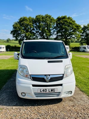 2012 Vauxhall Vivaro — photo 1 of 6