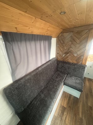 2005 Mercedes-Benz Sprinter — photo 8 of 10