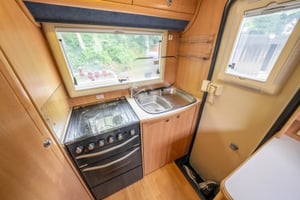 2005 Auto-Sleeper Nuevo ES — photo 25 of 46