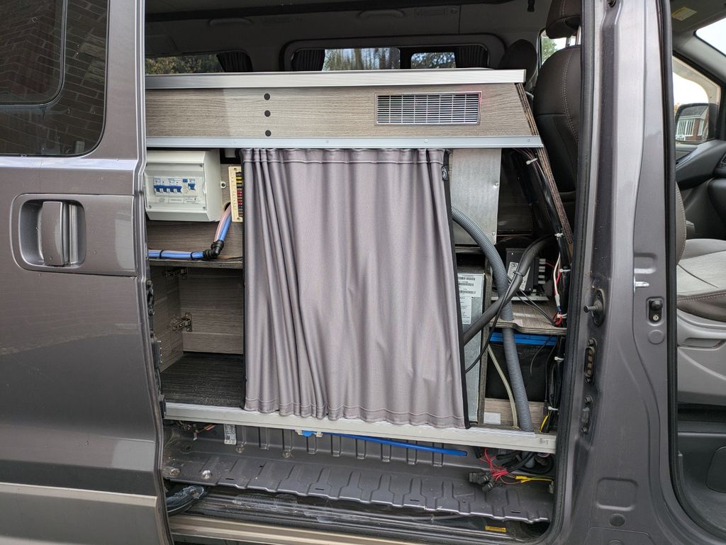 2011 Hyundai I800 - Image 11