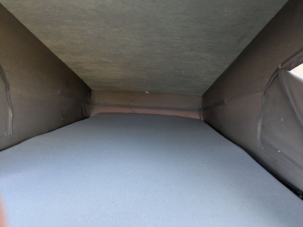 2011 Hyundai I800 - Image 7