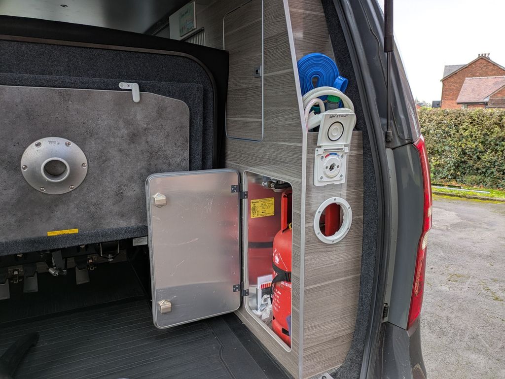 2011 Hyundai I800 - Image 8