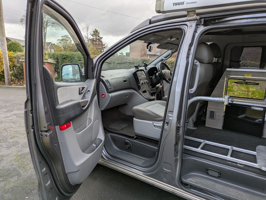 2011 Hyundai I800 - Image 13