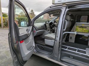 2011 Hyundai I800 — photo 13 of 38