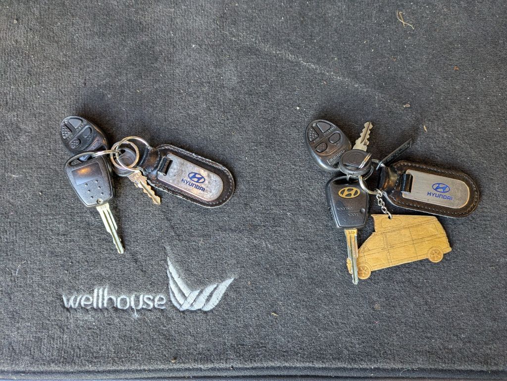 2011 Hyundai I800 - Image 14