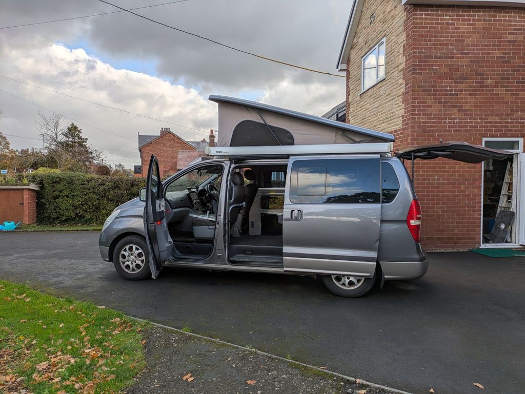 2011 Hyundai I800 - Image 30