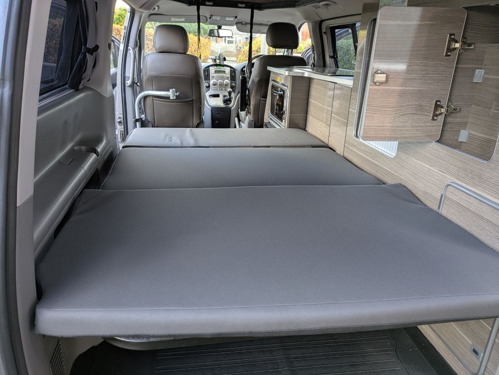 2011 Hyundai I800 - Image 31