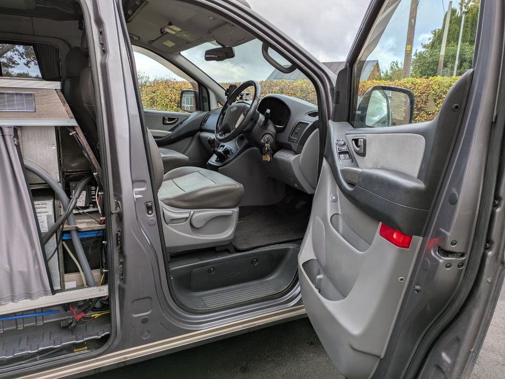 2011 Hyundai I800 - Image 32