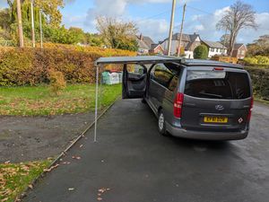 2011 Hyundai I800 — photo 34 of 38