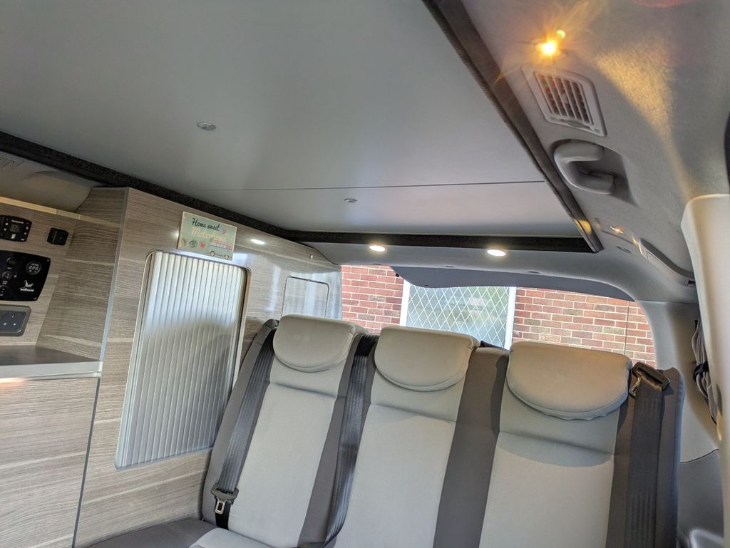 2011 Hyundai I800 - Image 4