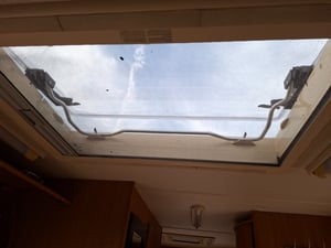 2003 Auto-Trail Apache 700 SE — photo 19 of 48