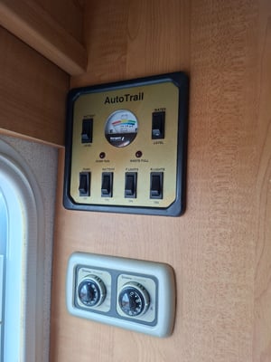 2003 Auto-Trail Apache 700 SE — photo 21 of 48