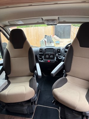 2018 Hymer Ayres Rock — photo 7 of 35