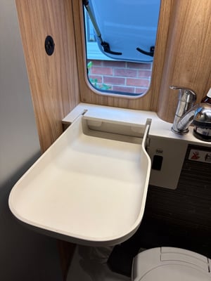 2018 Hymer Ayres Rock — photo 30 of 35