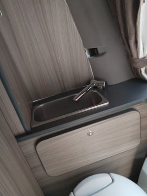 2016 Mercedes-Benz V230 — photo 8 of 18