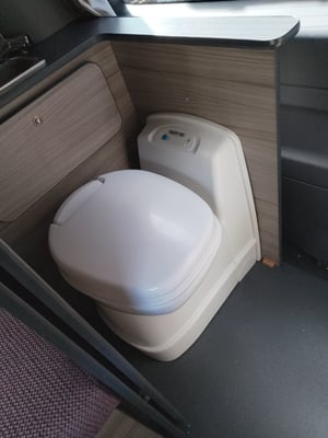 2016 Mercedes-Benz V230 — photo 14 of 18