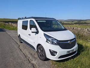 2017 Vauxhall Vivaro — photo 1 of 13