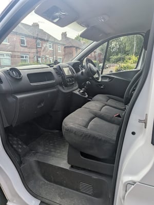 2017 Vauxhall Vivaro — photo 11 of 13