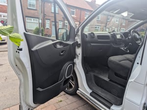 2017 Vauxhall Vivaro — photo 12 of 13