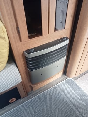 2015 Auto-Trail Tracker — photo 8 of 32