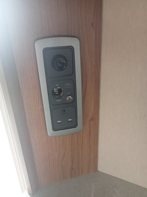 2015 Auto-Trail Tracker — photo 13 of 32