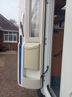 2015 Auto-Trail Tracker — photo 19 of 32