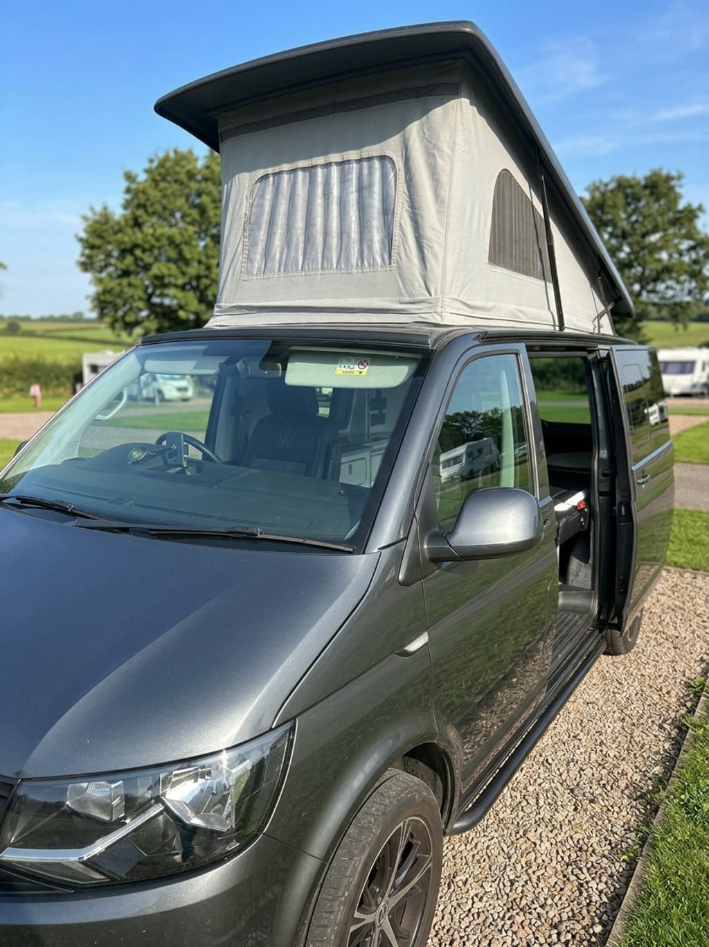 2016 Volkswagen T32 - Image 1