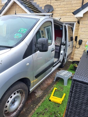 2015 Peugeot Expert Independent — photo 24 of 33
